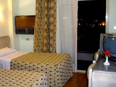Emilio Hotel Luxor