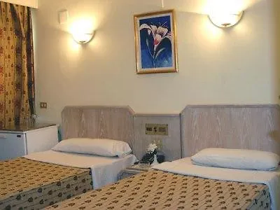 Emilio Hotel Luxor