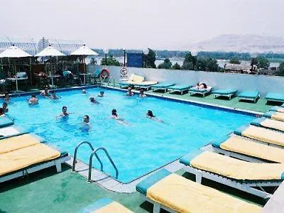 Emilio Hotel Luxor