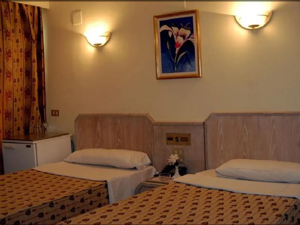 Emilio Hotel Luxor