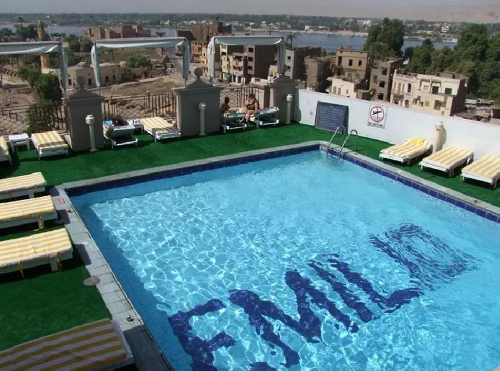 Emilio Hotel Luxor