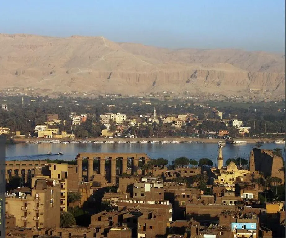 Emilio Hotel Luxor
