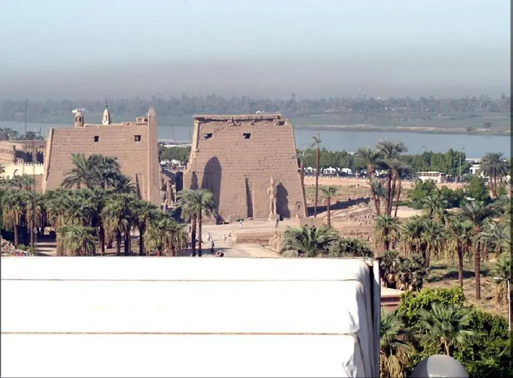 Emilio Hotel Luxor