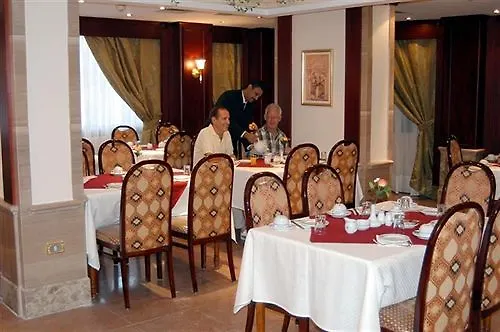 Emilio Hotel Luxor