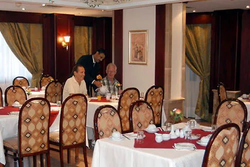 Emilio Hotel Luxor